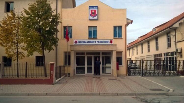 Iku me makinë duke kundërshtuar policinë, arrestohet 43-vjeçari në Kukës, në kërkim një 18-vjeçar