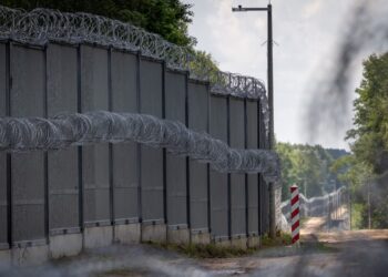 Polonia rihap kufirin me Bjellorusinë, teksa Kina synon të mbrojë rrugët tregtare