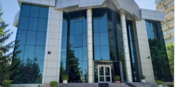 Ngacmonte nxënëset e mitura, Prokuroria e Korçës dërgon në gjyq mësuesin e artit (Emri)