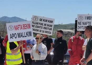 Punonjësit e naftës protestojnë para “Bankers Petroleum”, denoncojnë paga diskriminuese dhe kushte çnjerëzore