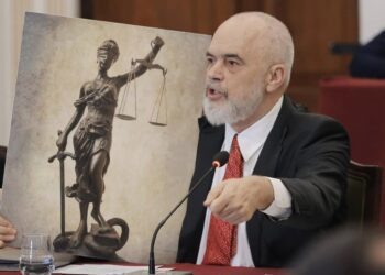 “Armiq të shtetit”: Kritikat e Ramës ndaj gjyqtarëve ngjallin shqetësime në Shqipëri dhe BE