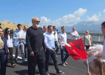 “Balluku këndonte e ekzaltuar”, Berisha: Inaugurohet pas 16 vitesh rruga ‘vidh e vidh nuk ka të sosur’ Qukës-Qafë-Plloçë