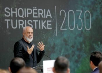 Rama fyen rëndë shqiptarët e trojeve që po mbajnë gjallë turizmin: Po na ndotin vendin…