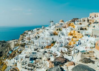 Shkencëtarët zbulojnë shkakun e tërmeteve masive në Santorini