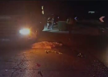 Aksidenti në Peqin/ Humb jetën punonjësi i pastrimit nga përplasja e makinës së mbeturinave me një furgon