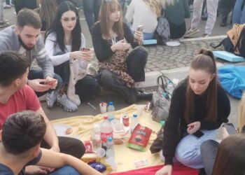 Proceset integruese europiane, analiza e DW: Çfarë mendojnë të rinjtë në Serbi për BE-në