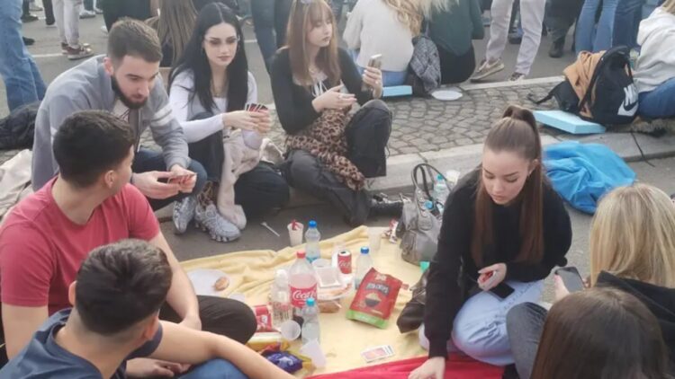 Proceset integruese europiane, analiza e DW: Çfarë mendojnë të rinjtë në Serbi për BE-në