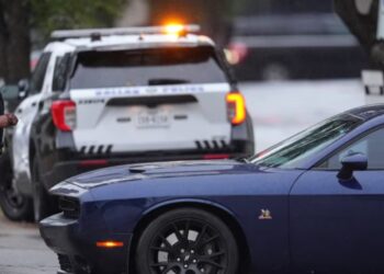 Të shtëna me armë në një qendër migrantësh në SHBA, një I vrarë dhe dy të plagosur