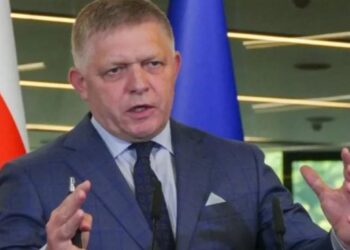 Sllovakia miraton ligjin që njeh vetëm burrin dhe gruan si gjini, ndalon adoptimet për personat trans