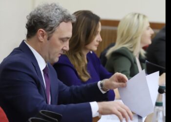 Bardh Spahia: Kërkoj futjen me urgjencë në kalendarin e Kuvendit të projektligjit për gjendjen civile, të njihen vetëm dy gjini!