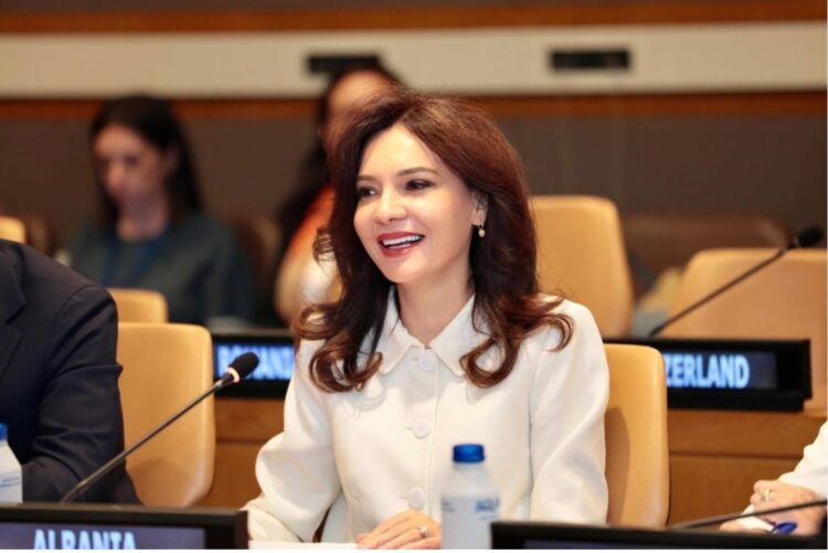 Spiropali në OKB: Diplomatja e korridoreve, selfie-t dhe fustanet e sezonit