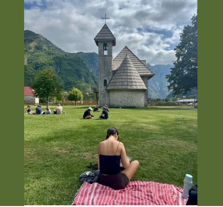 “Thethi i Rilindur”, ndërsa Tirana po mbytet në beton