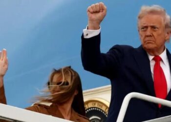 Përfundojnë vizitën në Britani, Donald dhe Melania Trump nisen drejt SHBA-së