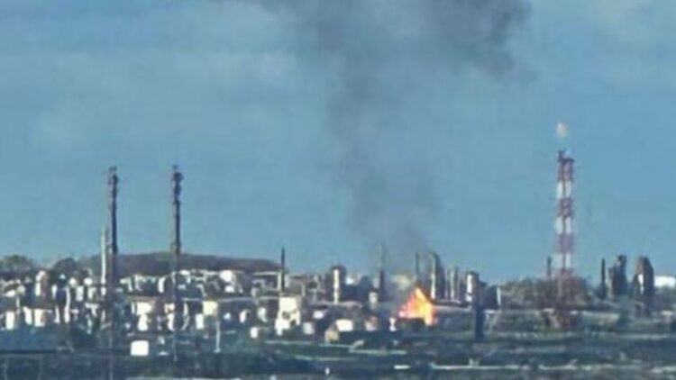 Ukraina sulmon rafinerinë ruse të naftës