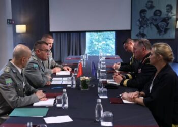 Shqipëria forcon aleancat ushtarake, Kingji takon zëvendëskomandantin e JFC Napolit