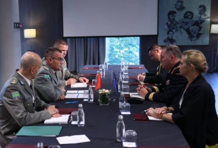 Shqipëria forcon aleancat ushtarake, Kingji takon zëvendëskomandantin e JFC Napolit