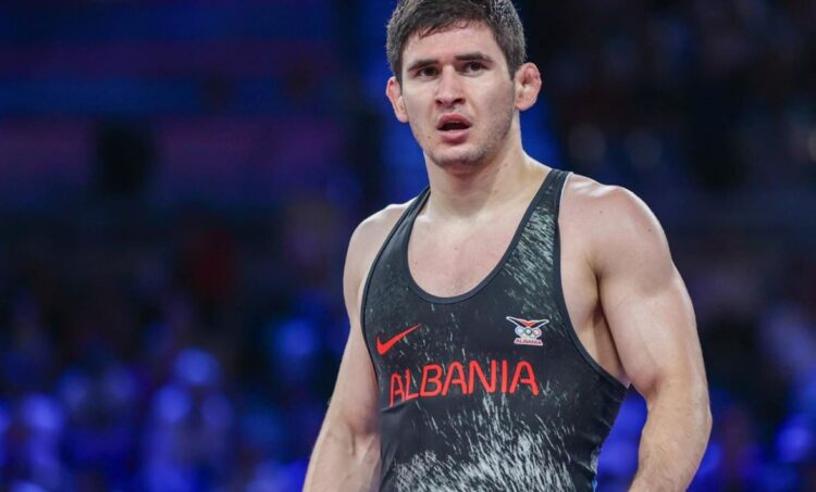 Valiev nderon Shqipërinë në Botërorin e Mundjes, kualifikohet në finale