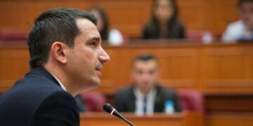 Sot vendoset fati i Veliajt, a do ta zbatojë Këshilli Bashkiak urdhrin e Ramës?