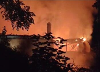 Zjarr në dy objekte banimi në Shkodër, shkrumbohen katër shtëpi