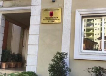 Dhunë ndaj të birit, Prokuroria Fier dërgon për gjykim babanë – urdhër mbrojtjeje për fëmijën