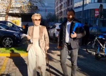 Dhunoi punonjësin e sigurisë në Gjykatën e Vlorës, Apeli liron nga arresti shtëpiak me garanci pasurore avokatin e Monika Kryemadhit