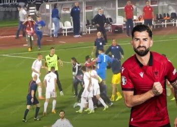 Hysaj lojtari më i mirë, Manaj godet me kokë jashtë