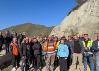 Vazhdon greva e minatorëve/ Turqit e Spaçit nuk pyesin sindikatën, dështojnë bisedimet