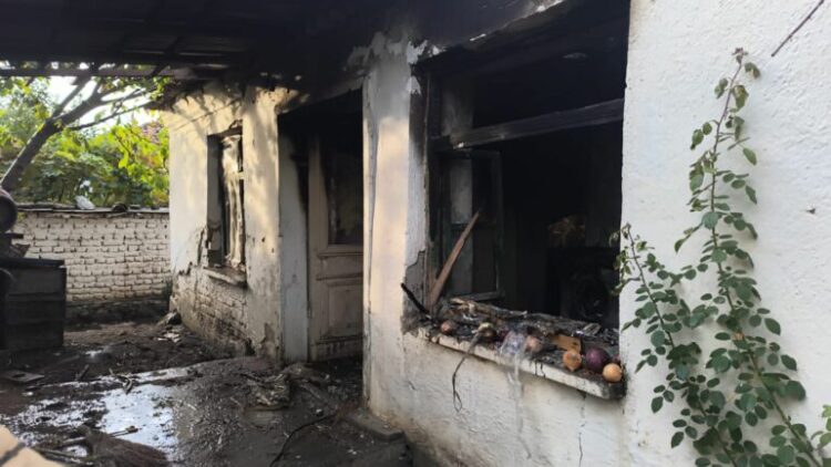 Zjarr në Maliq, flakët përpijnë një shtëpi në Sovjan