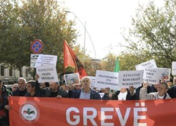 Minatorët e Spaçit zhvendosin protestën para Kuvendit, kërkojnë statusin