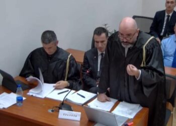 Përfaqësuesi i Ramës në Kushtetuese: Shkarkimin e Erion Veliajt e miratoi Prefekti i Tiranës…