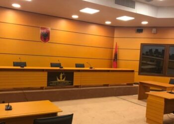 Pas riedukimit në Shkollën e Magjistraturës, KPA kthen në detyrë gjyqtarin dhe dy prokurorët