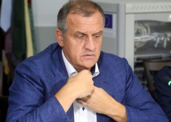 Ish-ministri Beqaj kërkon një Diella në qeli për… leximin e dosjes së tij