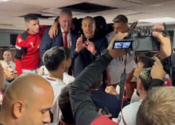 “Do t’ju lë vetëm, por…”, fjalim i Sylvinhos dhe ardhja e Dukës, festë e çmendur kuqezi në dhomat e zhveshjes