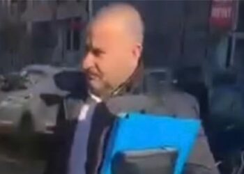 Arrestohet avokati që goditi me grusht punonjësin e sigurisë në Gjykatën e Vlorës