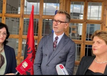 “Qendër riciklimi mbetjesh në Përmet”/ Ambasadori Gonzato: I thashë kryebashkiakes të trokasë nëpër ministri për fondet që BE i jep Shqipërisë