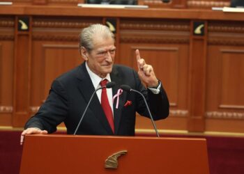 “Edi Rama lakohet 13 herë në dosjen e gjykatës në Uashington”/ Berisha: Kërkojmë komision hetimor për McGonigal