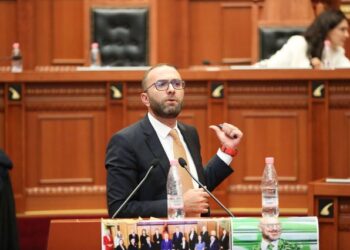 Kushtetuesja zgjat afatin e mandateve, PD i kërkon Peleshit: Të marrë pjesë përfaqësuesi i opozitës