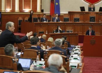 “Pse të paraqitem në SPAK…” Berisha përplaset me Dumanin në Kuvend: Lexo pyetjen, pastaj përgjigju!