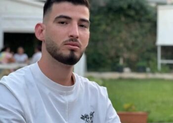 Aksident i rëndë në Tepelenë, humb jetën 25-vjeçari, pasi motori përplaset me barrierat e rrugës