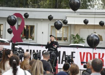 Abuzimet tek Onkologjiku, denoncimi i gazetarit: Miliona euro të zhdukura, pacientët lihen 8 orë në karrige për të marrë trajtim