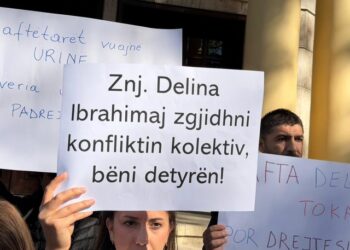 Protestë para Ministrisë së Ekonomisë, minatorët e Spaçit kërkojnë të drejta sindikale dhe siguri në punë