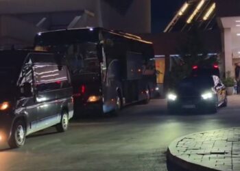 Zbulohet formacioni zyrtar/ Kombëtarja niset për në stadium, autobuzi i rrethuar me polici dhe forcat speciale