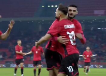 Supergol i Hoxhës, i bashkohet Bajrami kuqezinjtë thellojnë diferencën (VIDEO