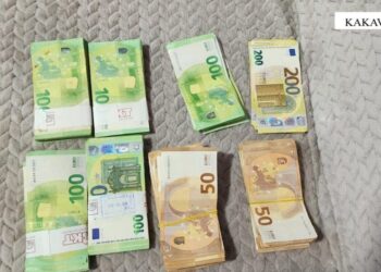 Tentoi të nxirrte nga Shqipëria 53 500 euro pa i deklaruar, procedohet 55-vjeçari