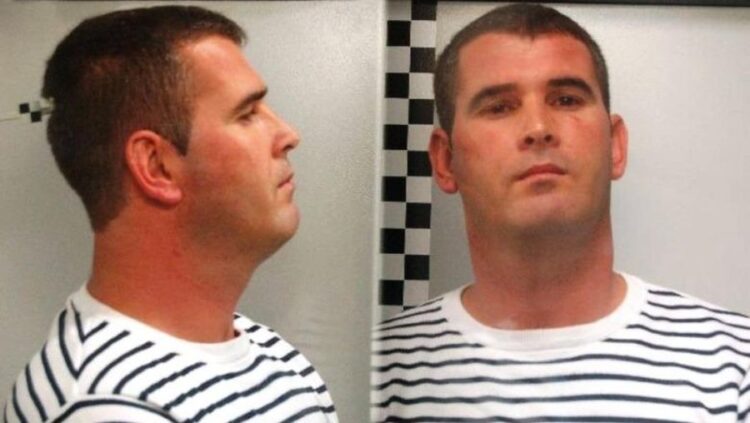 E përndiqte nga burgu 16-vjeçaren, policia identifikon bashkëpunëtorin e 46-vjeçarit