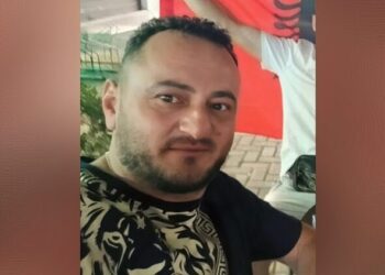 Vrasja me thikë në Tiranë, ky është autori i dyshuar i krimit – Foto