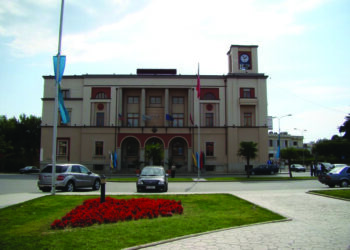 Bashkitë realizojnë vetëm 22% të investimeve për 8-mujorin, rrezikohet “djegia” e fondeve