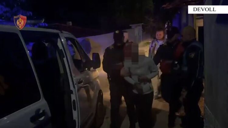 Arrestohet çifti nga Devolli me 5.8 kg kanabis, do e trafikonin në Greqi