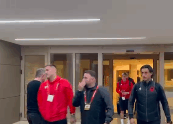 (VIDEO) Pamje kur Kombëtarja del nga hoteli, ja formacioni zyrtar