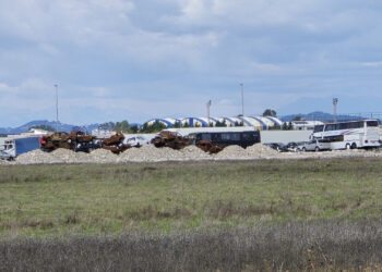 Bomba mjedisore në Durrës/ Kontejnerët e dyshuar me mbetje të rrezikshme, 200 metra larg nga zonat e banuara